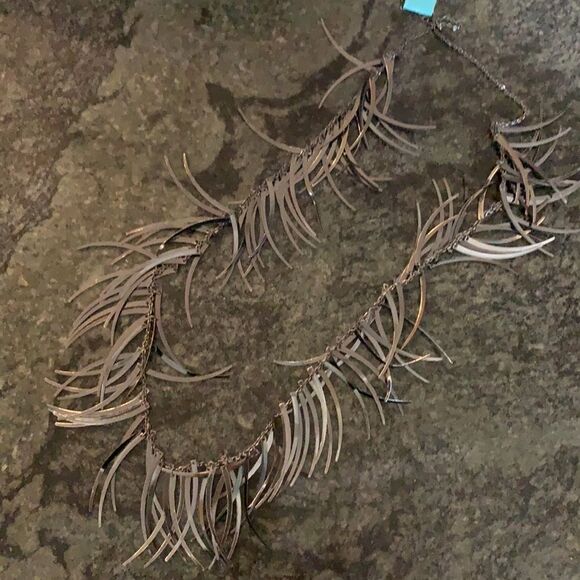 Rock n roll look feathery  long necklace - Picture 3 of 3